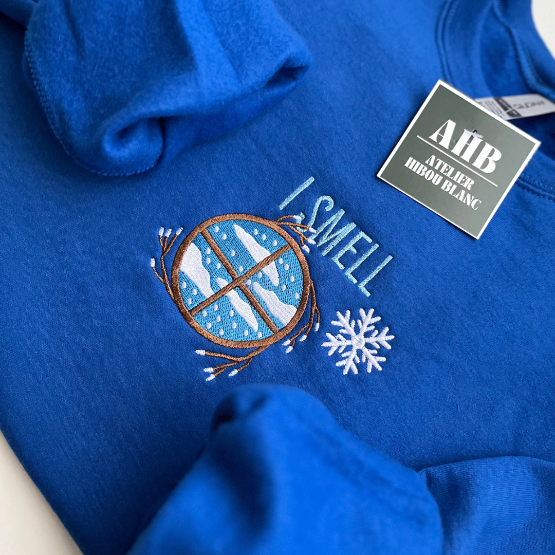 I SMELL SNOW CREWNECK
