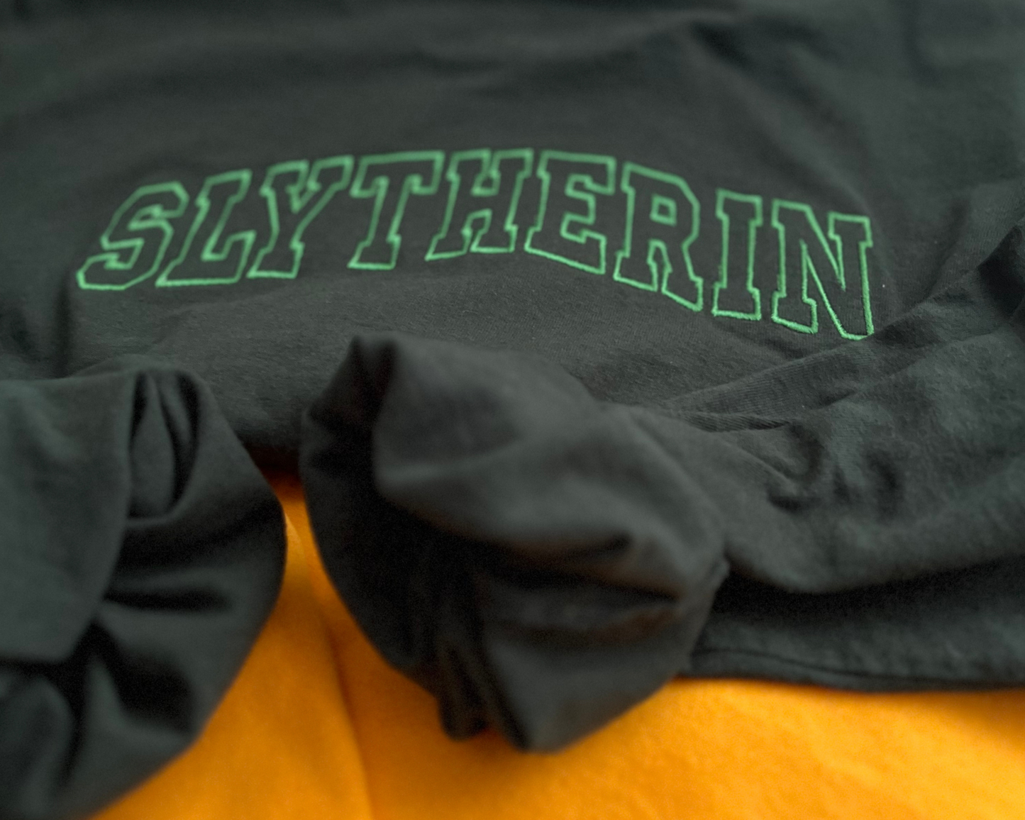 *PRE ORDER* HP HOUSE CREWNECK