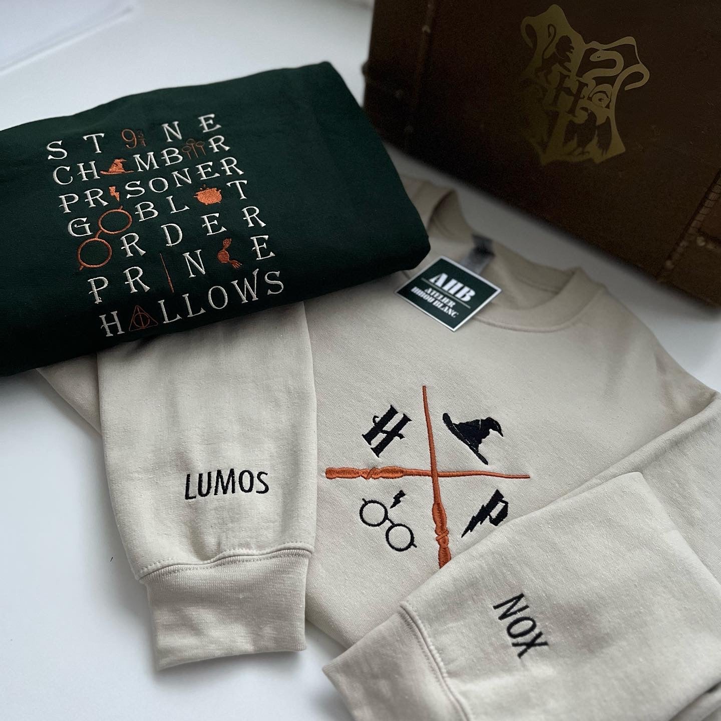 HP STORIES CREWNECK