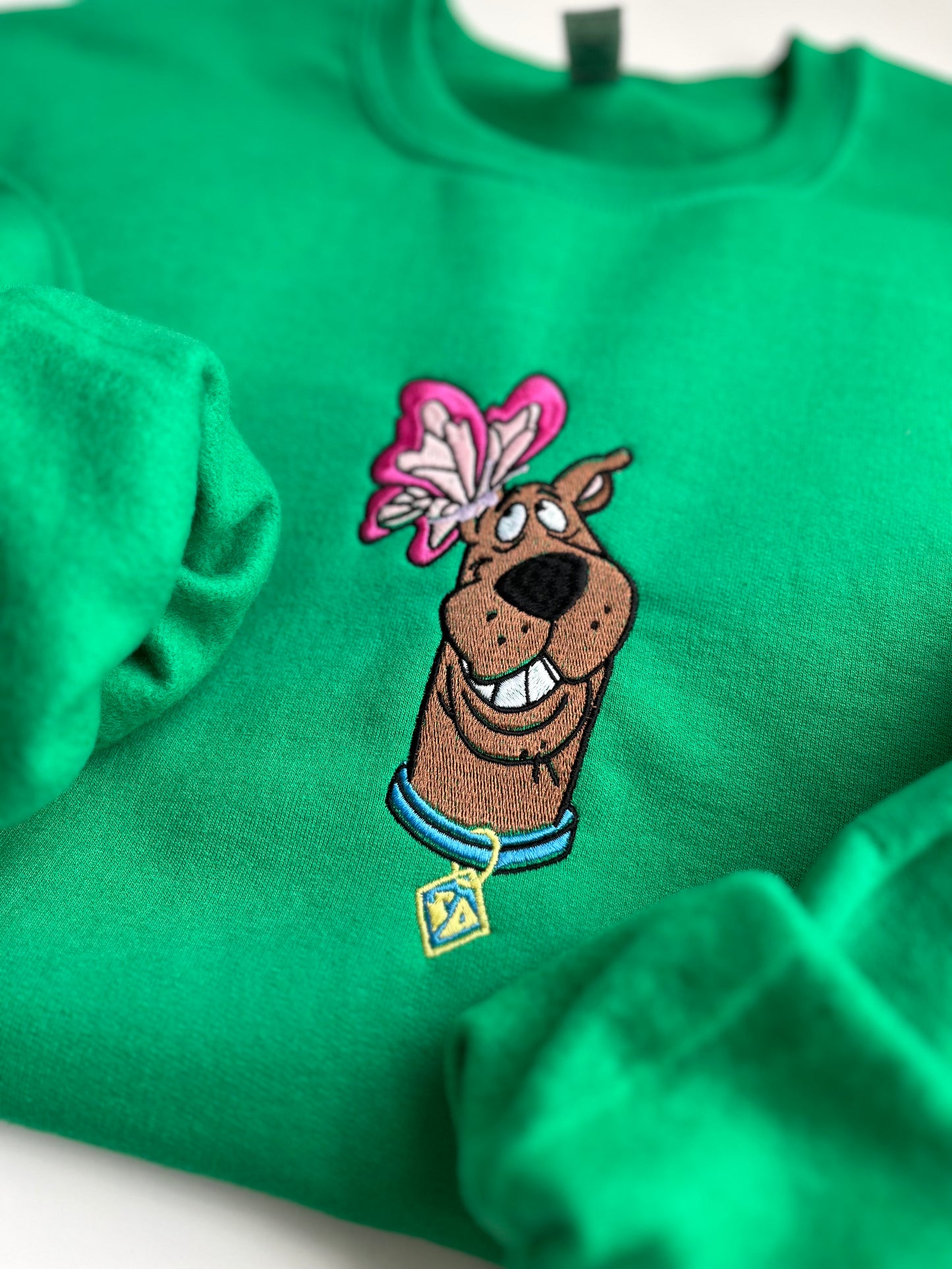 *PRE ORDER* SCOOBY AND BUTTERFLY CREWNECK