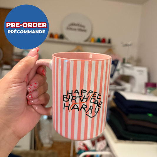 *PRÉCOMMANDE* TASSE HBD HARRY VINTAGE VIBES (PINK 15oz)