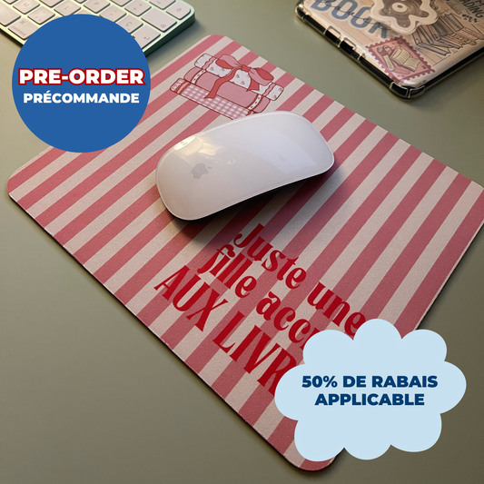 *PRE ORDER* FILLE ACCRO AUX LIVRES MOUSEPAD