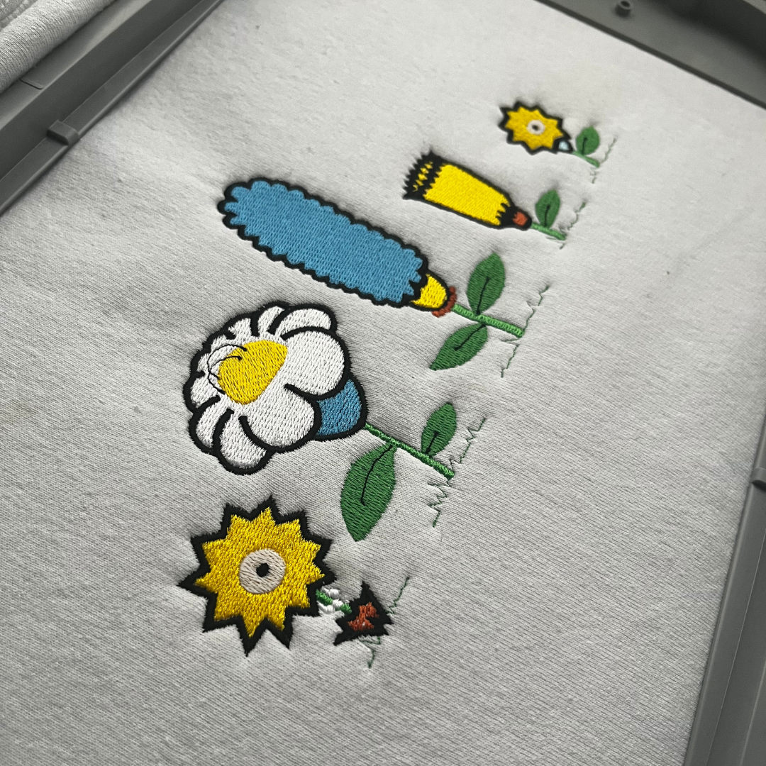 FAMILY FLOWERS CREWNECK