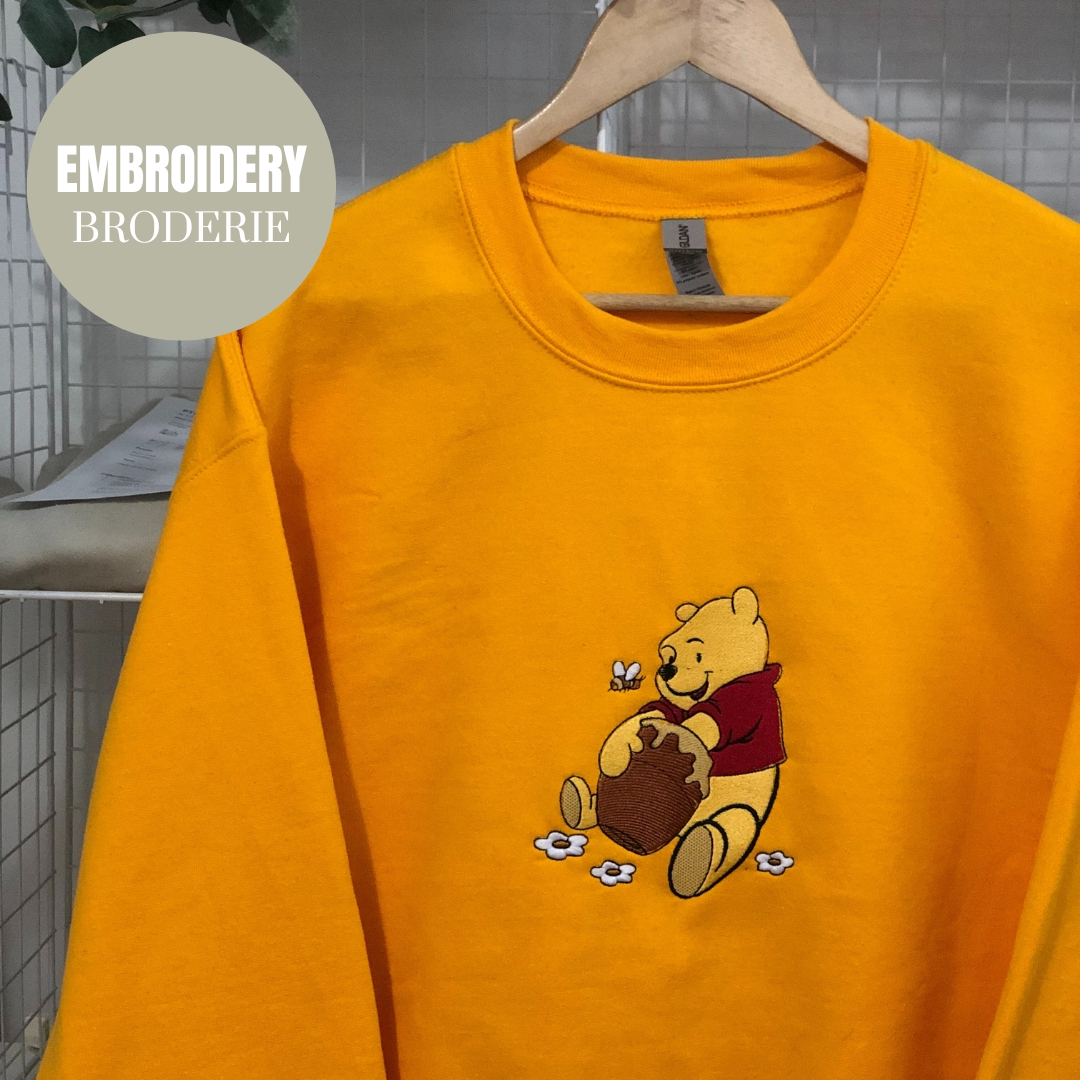 CLASSIC OLD BEAR AND FLOWERS CREWNECK