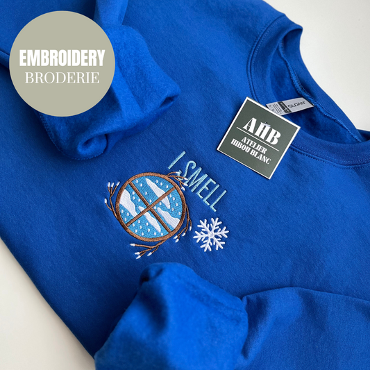 I SMELL SNOW CREWNECK