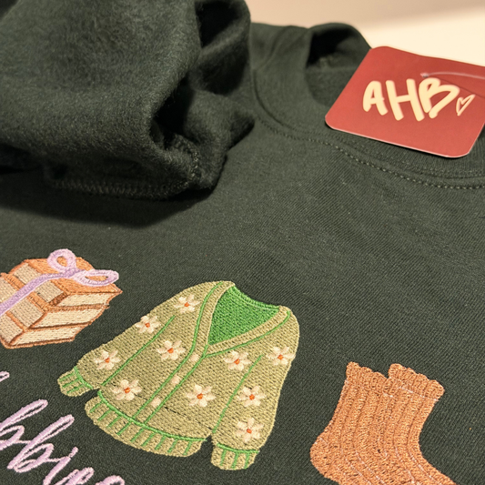 *PRÉCOMMANDE* COZY HOBBIES AND CHILL CREWNECK