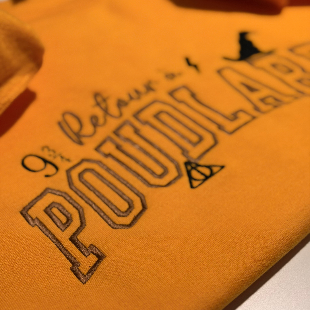 *PRE ORDER* HP RETOUR À LA MAISON CREWNECK