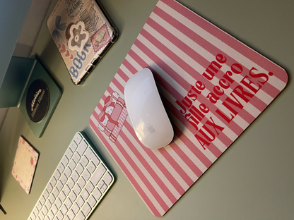 *PRE ORDER* FILLE ACCRO AUX LIVRES MOUSEPAD