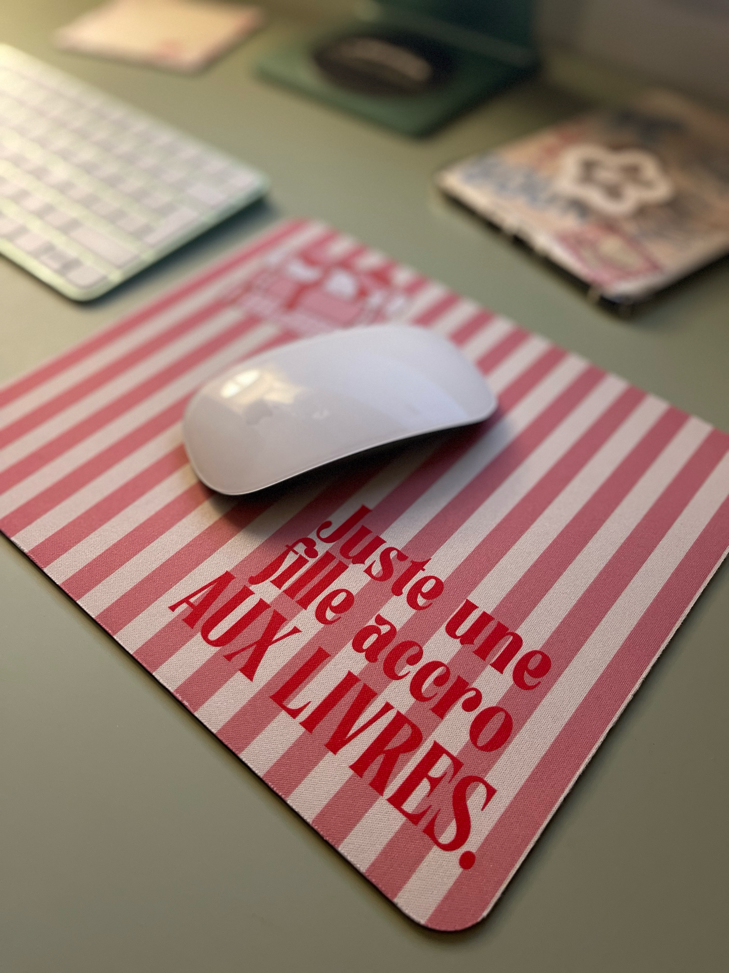 *PRE ORDER* FILLE ACCRO AUX LIVRES MOUSEPAD