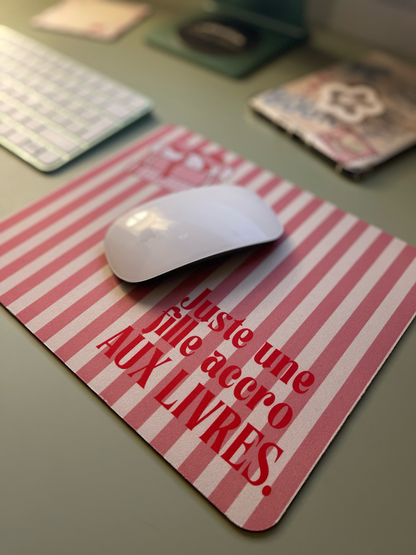 *PRE ORDER* FILLE ACCRO AUX LIVRES MOUSEPAD