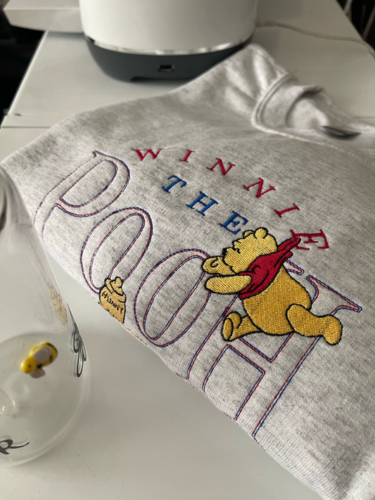 WINNIE CLASSIC EMBROIDERED CREWNECK